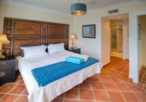 3 bedrooms, iron/ironing board, free WiFi, bed sheets - Apartment 'La Perla De La Bahia' with Sea View and Air Conditioning (Casares Costa)