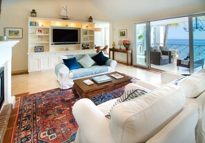 TV, fireplace, stereo