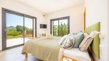 4 slaapkamers, een strijkplank/strijkijzer, gratis wifi, beddengoed