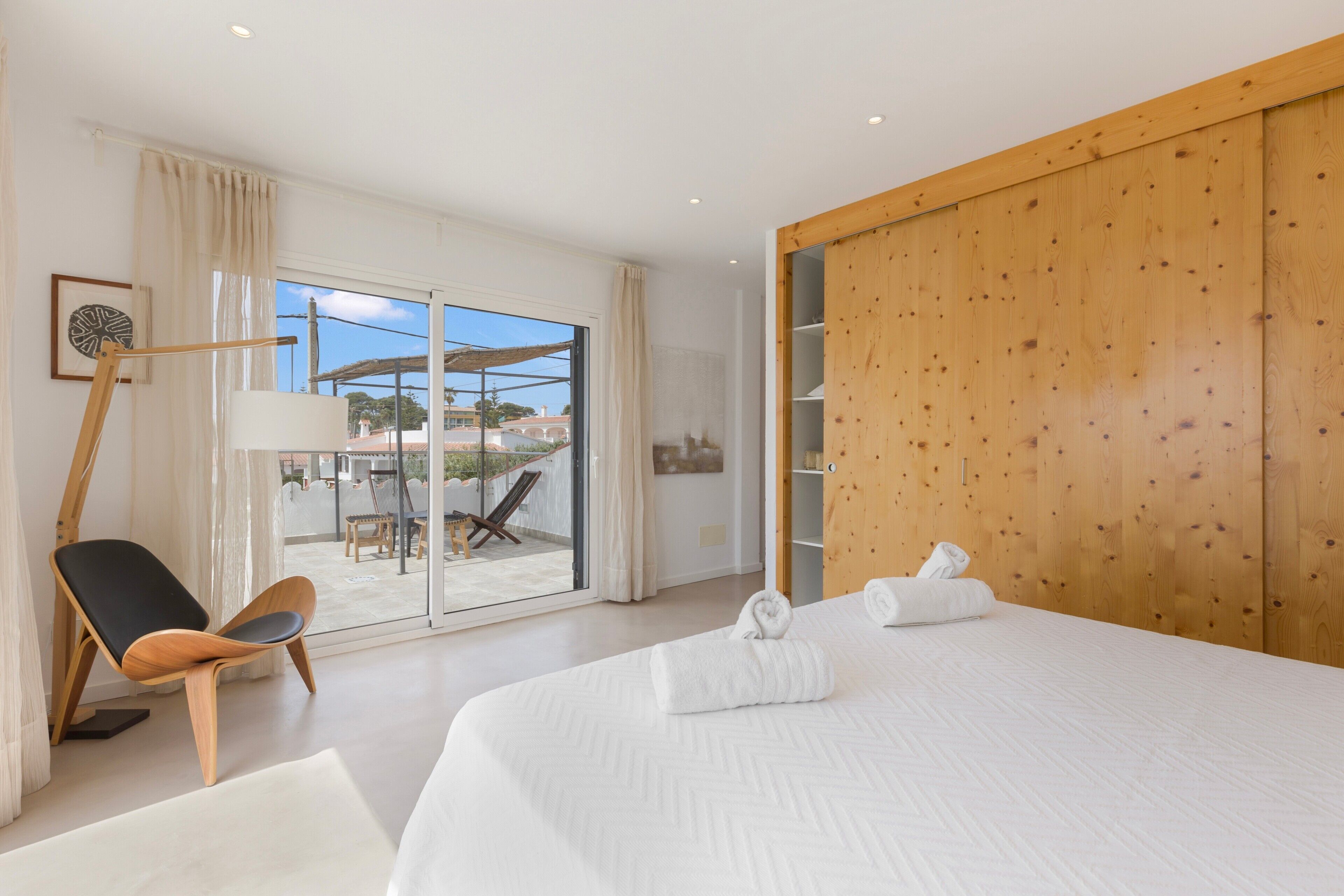 5 bedrooms, iron/ironing board, free WiFi, bed sheets