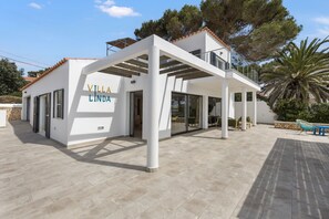 Exterior - Villa 'Linda' with Sea View, Wi-Fi and Air Conditioning (Punta Prima)