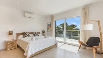 5 bedrooms, iron/ironing board, free WiFi, bed sheets