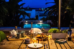 Outdoor dining - Villa 'Linda' with Sea View, Wi-Fi and Air Conditioning (Punta Prima)