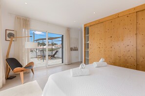 5 bedrooms, iron/ironing board, free WiFi, bed sheets