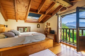 1 habitación, tabla de planchar con plancha y ropa de cama 