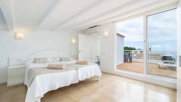 3 slaapkamers, een strijkplank/strijkijzer, gratis wifi, beddengoed