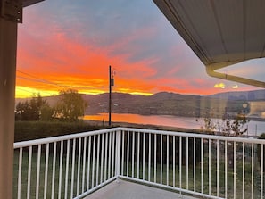 Property grounds - Relax on the deck and enjoy the beautiful lake views, in the North Okanagan (Vernon)