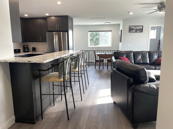 Interior - Relax on the deck and enjoy the beautiful lake views, in the North Okanagan (Vernon)