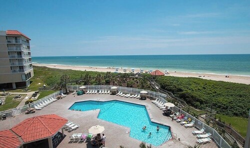 Laid back ocean front condo with tons of extras! All fall dates on sale!