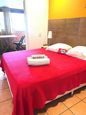 Quarto duplo básico | Frigobar, Wi-Fi de cortesia, roupa de cama