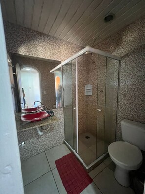 Shower, hair dryer, toilet paper - HOTEL CENTRAL BEACH (Búzios)