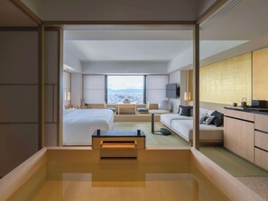 Wellbeing Sanctuary King | Minibar, in-room safe, soundproofing, iron/ironing board - Banyan Tree Higashiyama Kyoto (Kyoto)