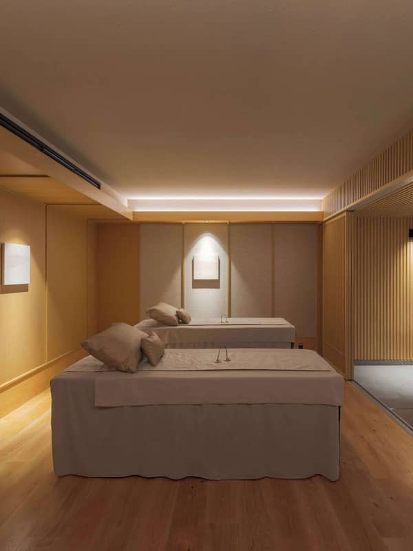 Sauna, steam room, hot springs, body treatments, aromatherapy