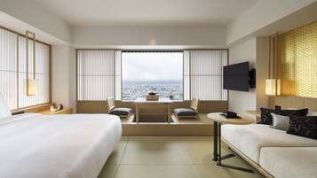 Wellbeing Sanctuary King | Minibar, in-room safe, soundproofing, iron/ironing board