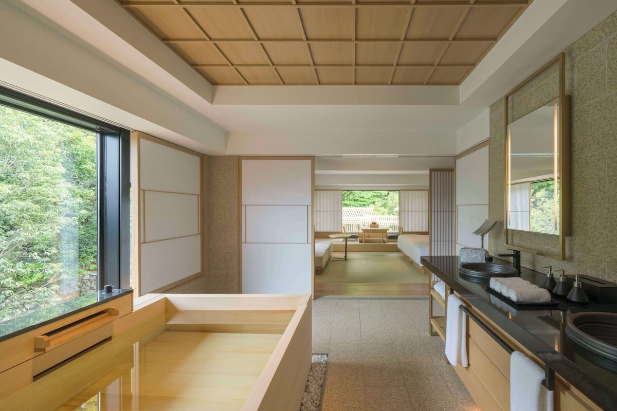 Chambre Luxe, 1 très grand lit (Banyan Onsen Retreat) | Minibar, coffres-forts dans les chambres, chambres insonorisées