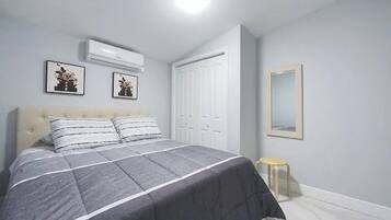 4 bedrooms, desk, free WiFi, bed sheets