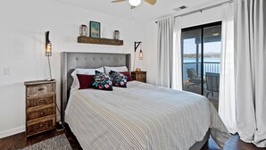 Room - Lakefront, 1 King Bed, dock, mist view, electronic firepit (Lower Lake)