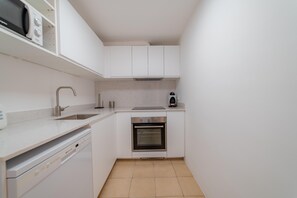Refrigerador, microondas, horno y lavavajillas 