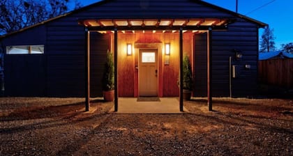 Spacious Guesthouse w/King Bed, Fireplace, 65" TV, Close to Airport, Central Pt