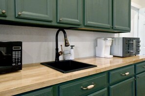 冰箱、微波炉、烤箱、炉灶