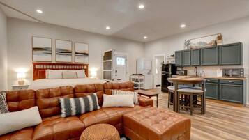 1 chambre, fer et planche Ă repasser, Wi-Fi gratuit, draps fournis