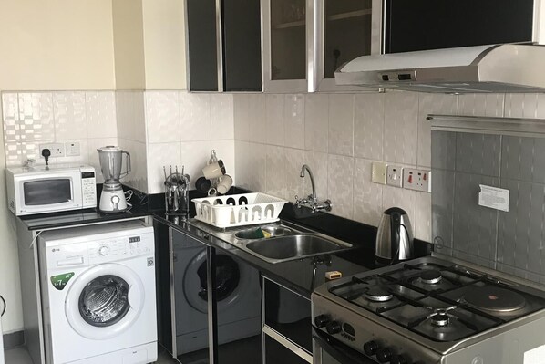 Frigorífic, microones, forn i placa de cuina