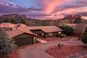 Exterior - High-end 3BR Home w/ Spa, Firepit & Red Rock Views (Sedona)