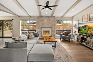 TV - High-end 3BR Home w/ Spa, Firepit & Red Rock Views (Sedona)