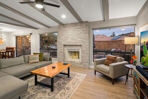 TV - High-end 3BR Home w/ Spa, Firepit & Red Rock Views (Sedona)