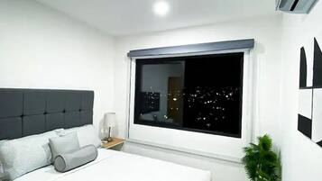 3 habitaciones, tabla de planchar con plancha, wifi y ropa de cama