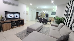 Smart TV, ping pong, stereo