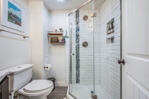 Hair dryer, towels, soap, shampoo - Retro Modern Suite - 1b/Full Kitchen/Office/Private Backyard/Mt.Rainier/DT (Tacoma)