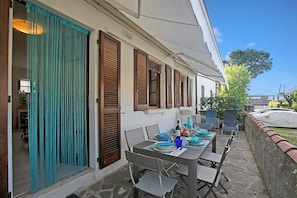 Outdoor dining - Elizabeth House-100m lake & priv.parking, Toscolano Maderno, Italy (Toscolano Maderno)