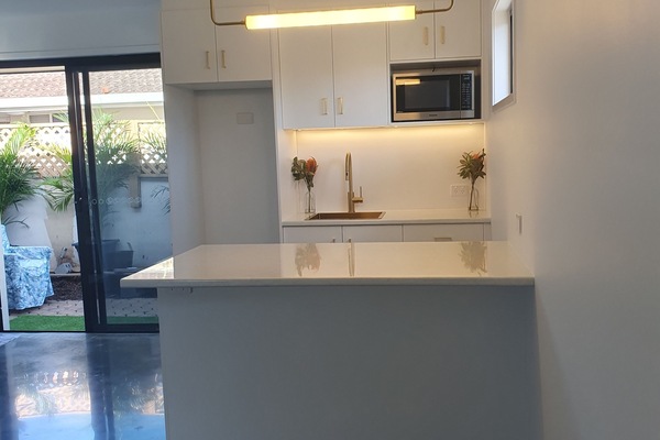 Microonde, piano cottura, pentole/stoviglie/utensili