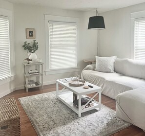 Smart TV - Charming cottage-style house 2 BR Downtown Traverse City (Traverse City)