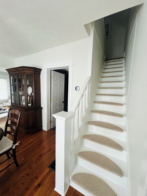 Interior - Charming cottage-style house 2 BR Downtown Traverse City (Traverse City)