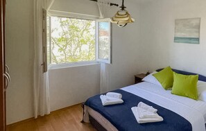 4 bedrooms, travel cot, free WiFi, bed sheets - 4 bedroom beach front home in Sveti Petar na Moru (Sveti Petar na Moru)