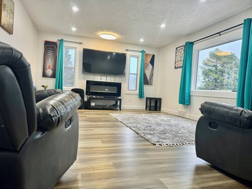 Only35 minutes away from Edmonton City and 10 minutes from Stony Plain Town