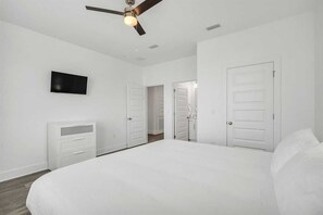 6 Schlafzimmer, BĂŒgeleisen/BĂŒgelbrett, kostenloses WLAN, BettwĂ€sche