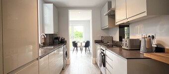 Luxury apartment, walking distance from the town centre and Mote Park.