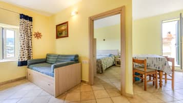 1 bedroom, bed sheets