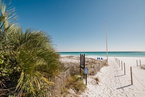 Beach - Dolphin Dreams- Top Unit! (Destin)