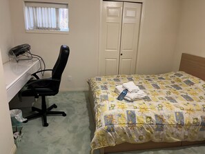 2 bedrooms, desk, free WiFi, bed sheets