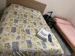 2 bedrooms, desk, free WiFi, bed sheets