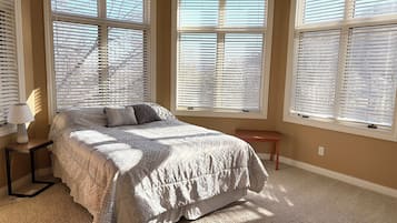 5 bedrooms, desk, iron/ironing board, free WiFi