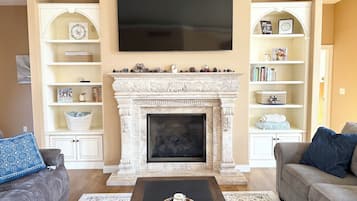 Smart-TV, peis, videospill og fotballspill