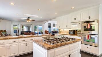 Mikrowelle, Ofen, Herdplatte, Geschirrspüler