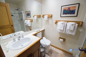 Hårføner og håndklær