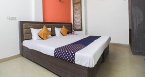 Deluxe Double Room | Soundproofing, free WiFi, bed sheets - Goroomgo Viren Pacific Agra (Agra)