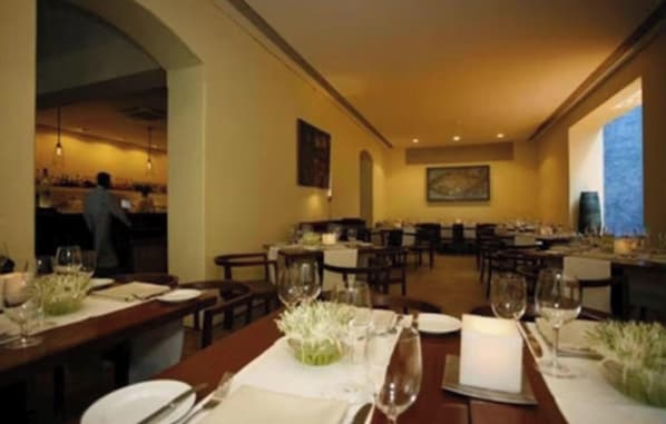 Restaurant - Goroomgo Viren Pacific Agra (Agra)